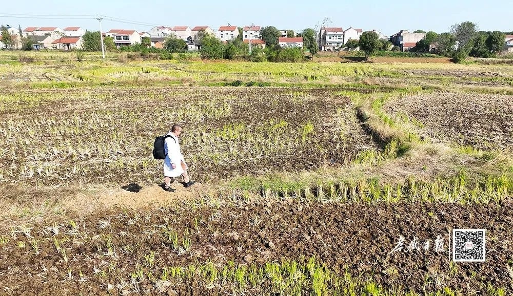 应城村医李旭军：“行走的医院”（“行走的医院”助力群众健康）