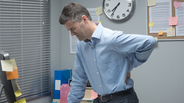 强直性脊柱炎中期患者应该如何治疗？（强直性脊柱炎中期患者如何治疗）