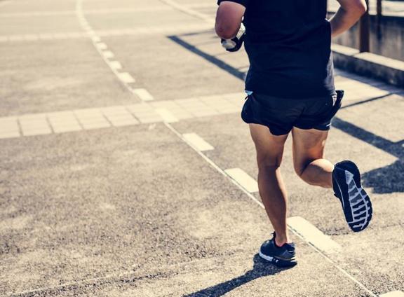 慢跑、慢跑、变速跑，哪个更适合你？（慢跑、慢跑、变速跑怎么跑才能减肥？）