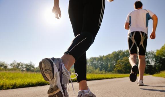 减肥期间，为什么建议跳绳，而不是跑步训练？（减肥期间，为什么建议你跳绳，而不是跑步训练）