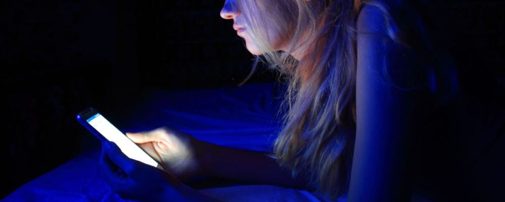 手机成瘾是影响睡眠质量重要因素 如何提高睡眠质量