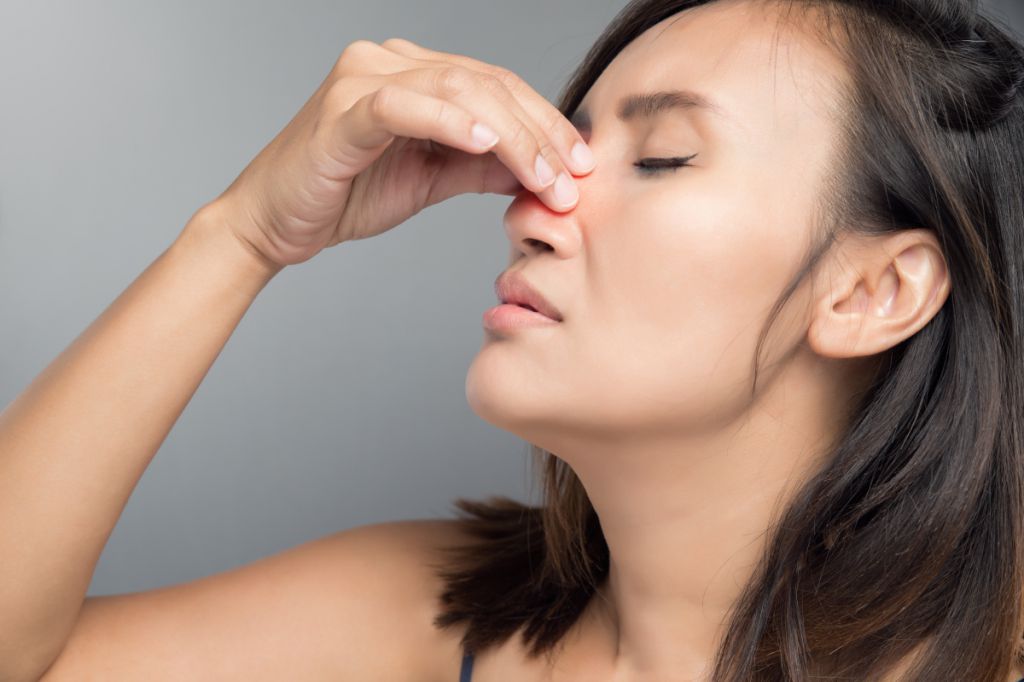鼻炎与肺虚的关系 解决鼻炎反复的方法 快速缓解鼻塞的方法