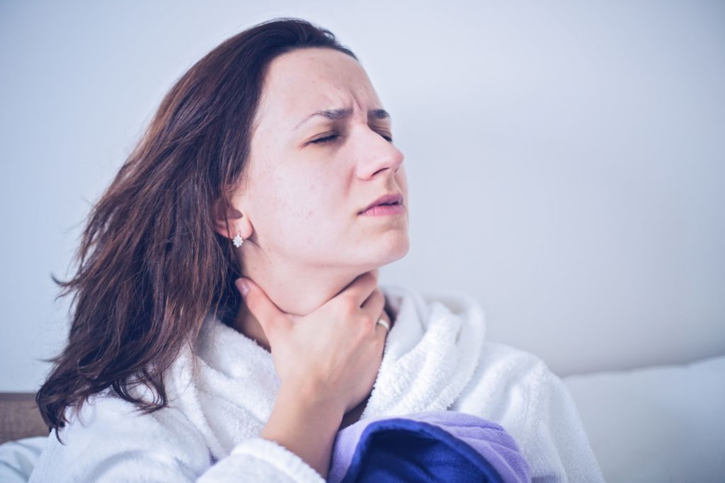 咽炎的症状解析 缓解咽炎的方法 咽炎的食疗宝典