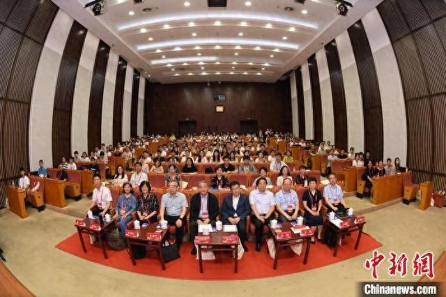 中新健康丨首届中国人民大学健康数据科学研讨会举办