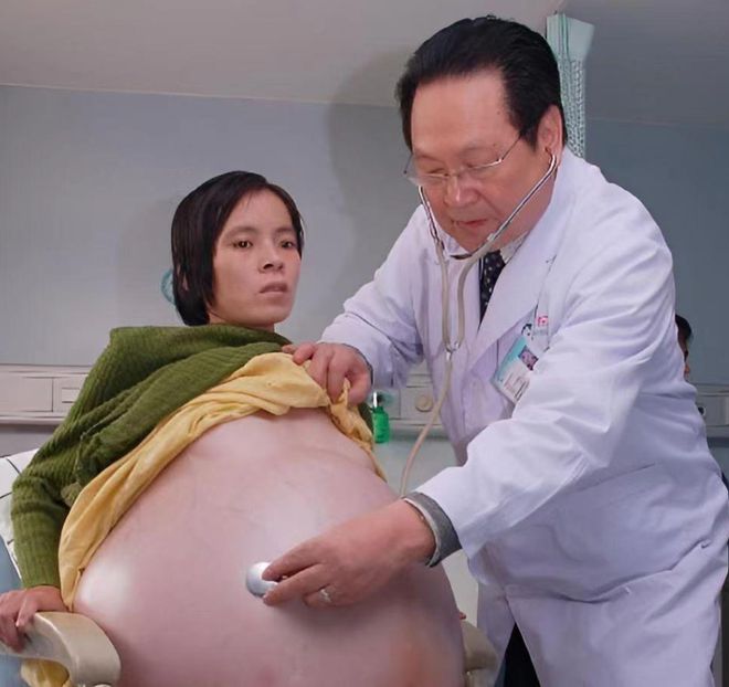 09年女子&quot;怀孕&quot;12个月未生产，肚重60公斤惨遭丈夫抛弃，结局如何